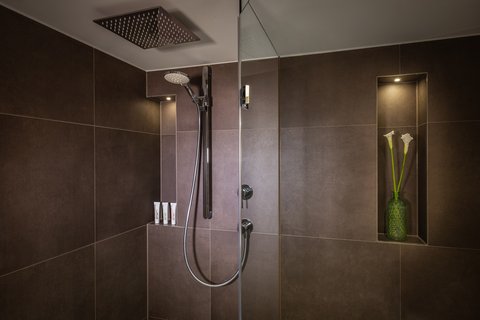 Executive Room + Suite Bathroom - Rain Shower