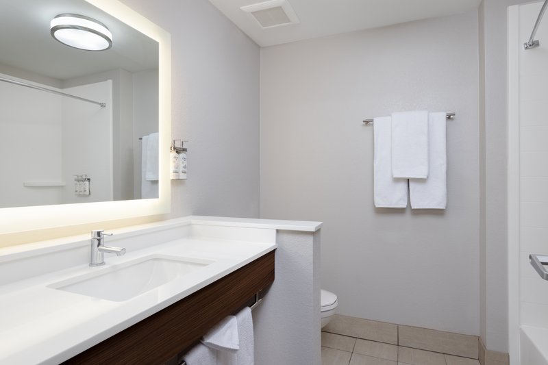 Holiday Inn Express and Suites Phoenix West – Buckeye