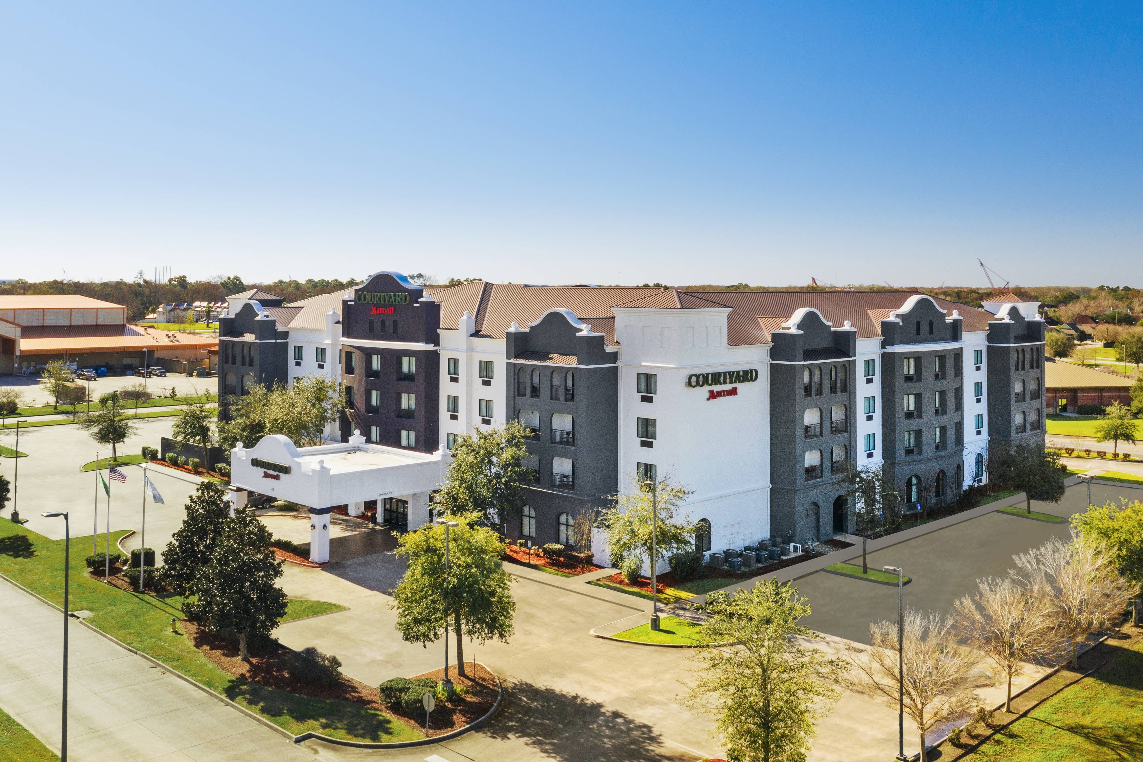 Courtyard Houma