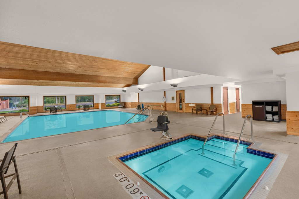 Holiday Inn Express & Suites Hayward, Ontonagon