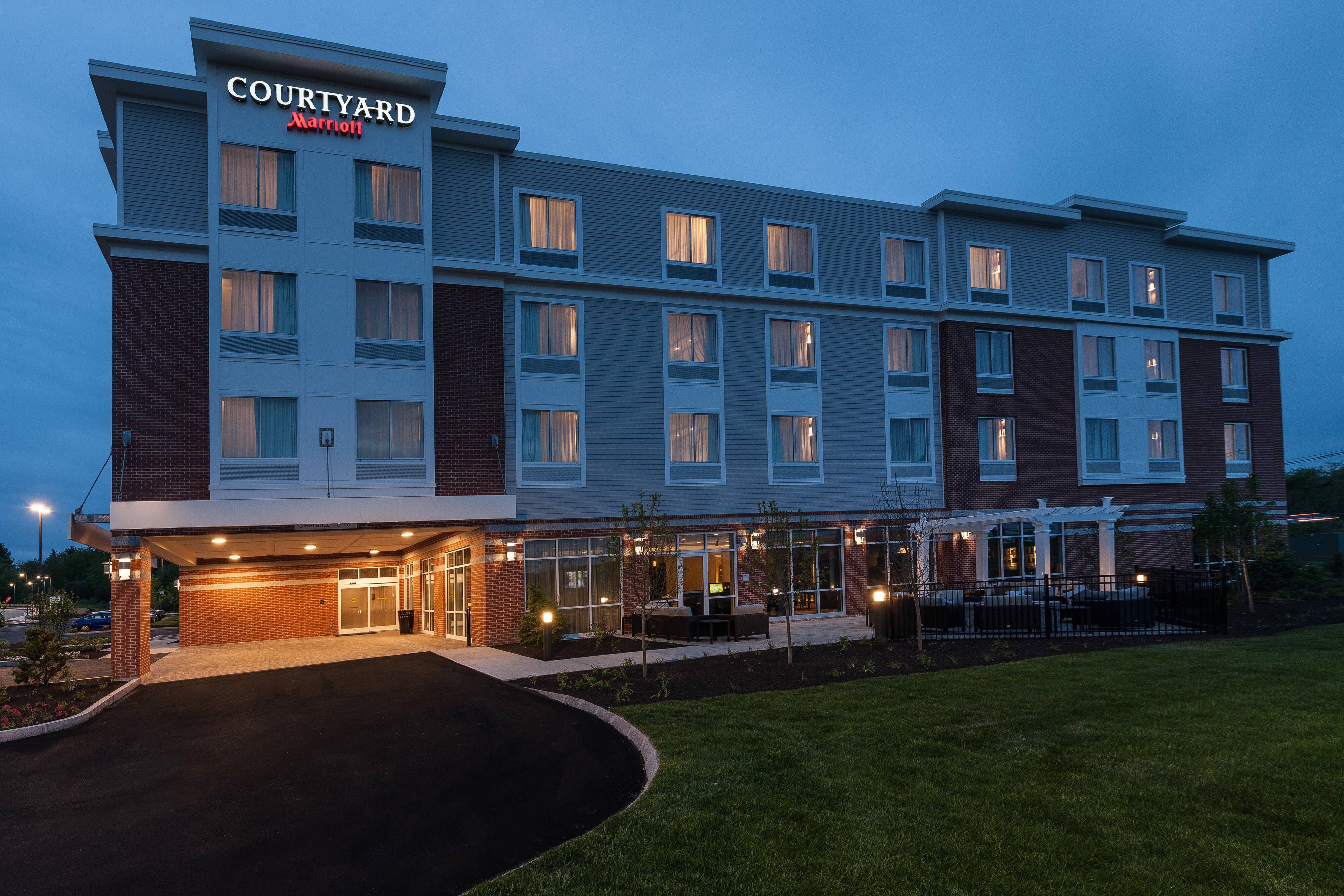 Courtyard Boston Littleton