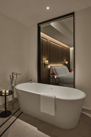 Superior Marina View Suite - Bathroom