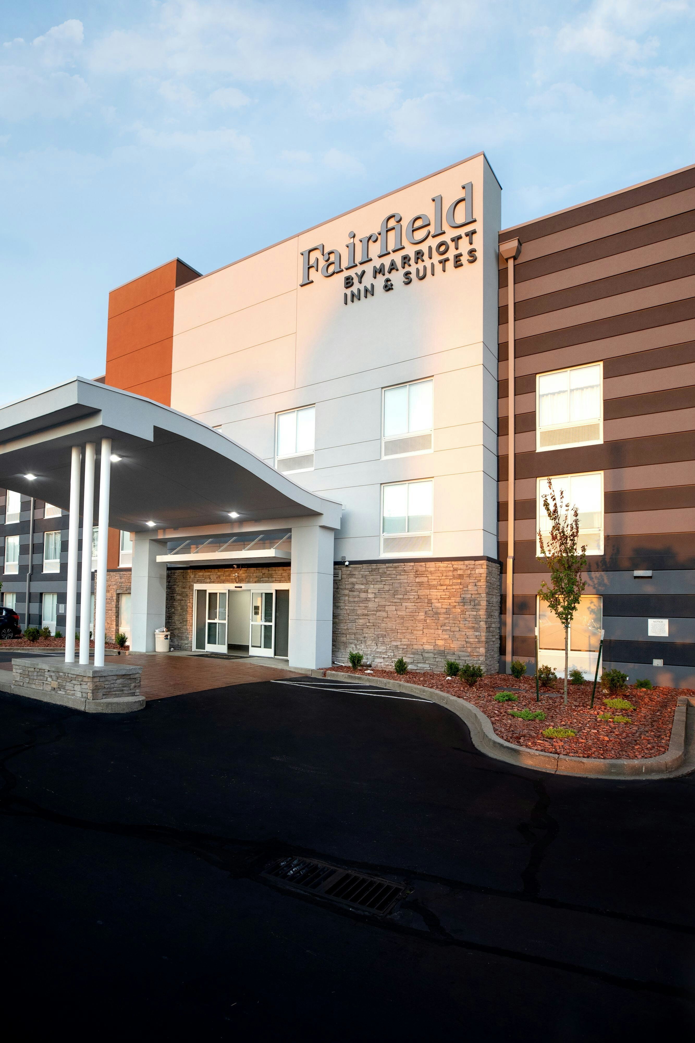 Fairfield Inn & Suites Airport