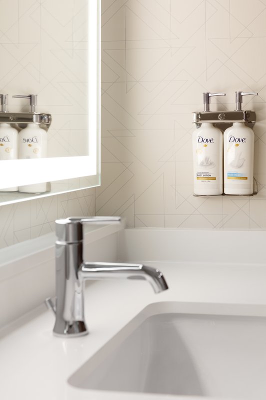 KING HEAR MOBILITY ACCESSIBLE TUB NOSMK