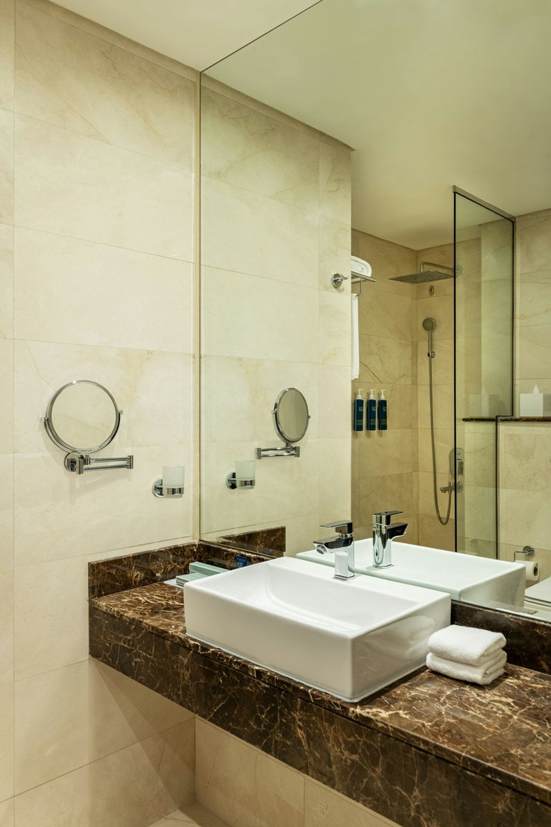 Four Points by Sheraton Production City, Dubai Room Type - Standard, Guest room, 1 King