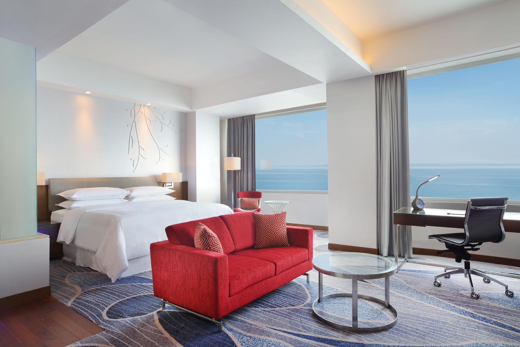 Four Points by Sheraton Manado Room Type - Suite, Guest room, 1 King, Sea view
