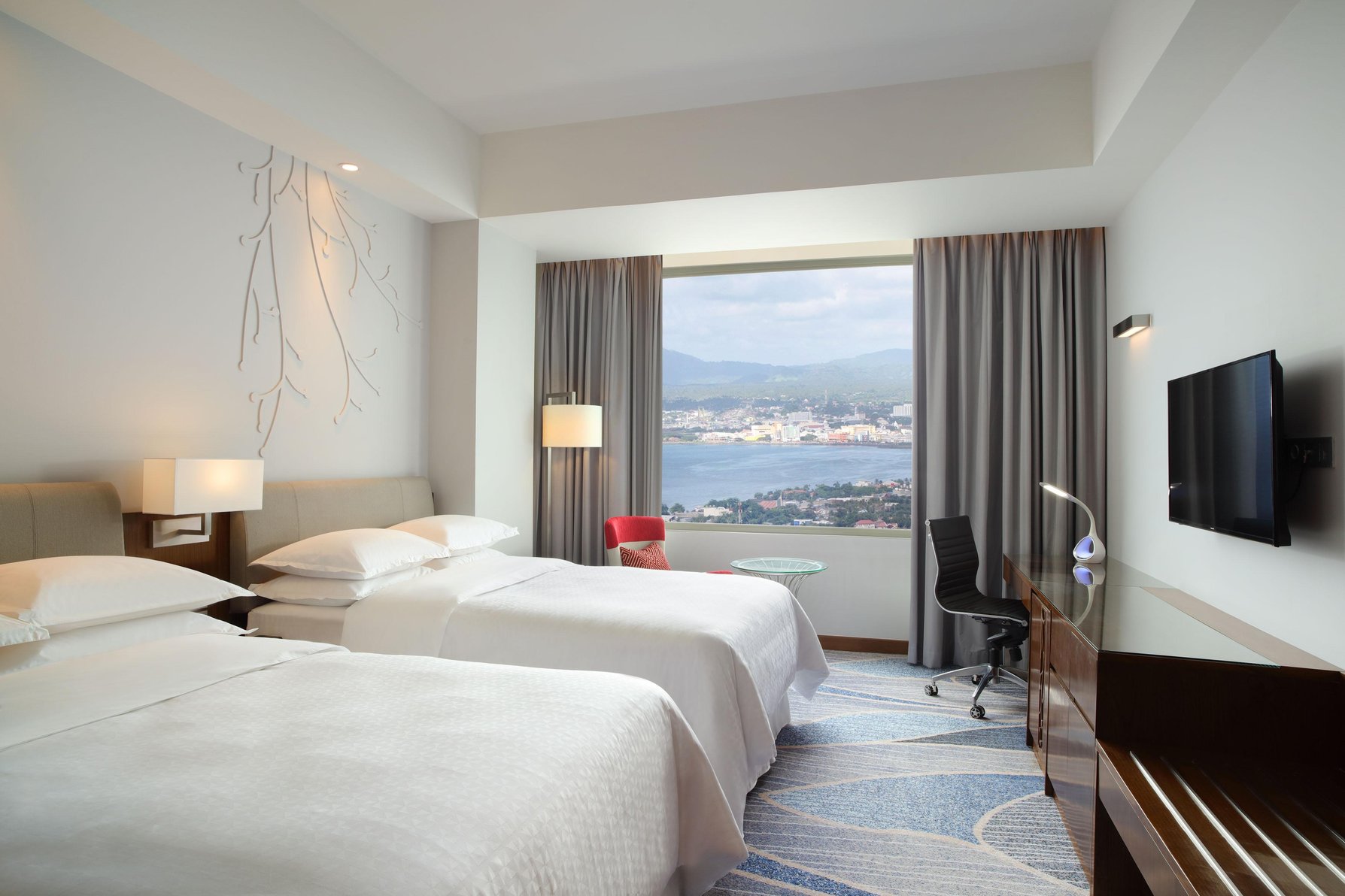 Four Points by Sheraton Manado Room Type - Larger Guest room, King or 2 Twin, Sea view