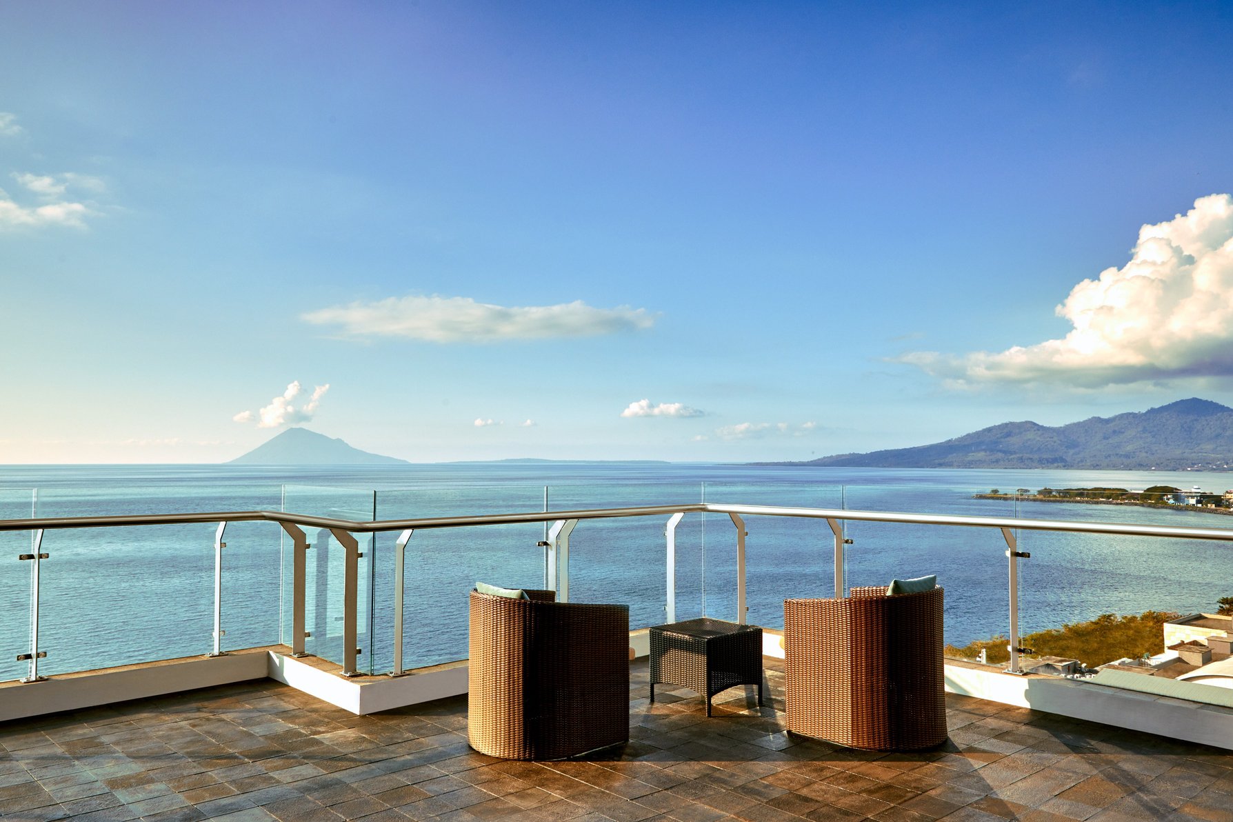 Four Points by Sheraton Manado Room Type - Presidential Suite, Guest room, 1 King, Sea view