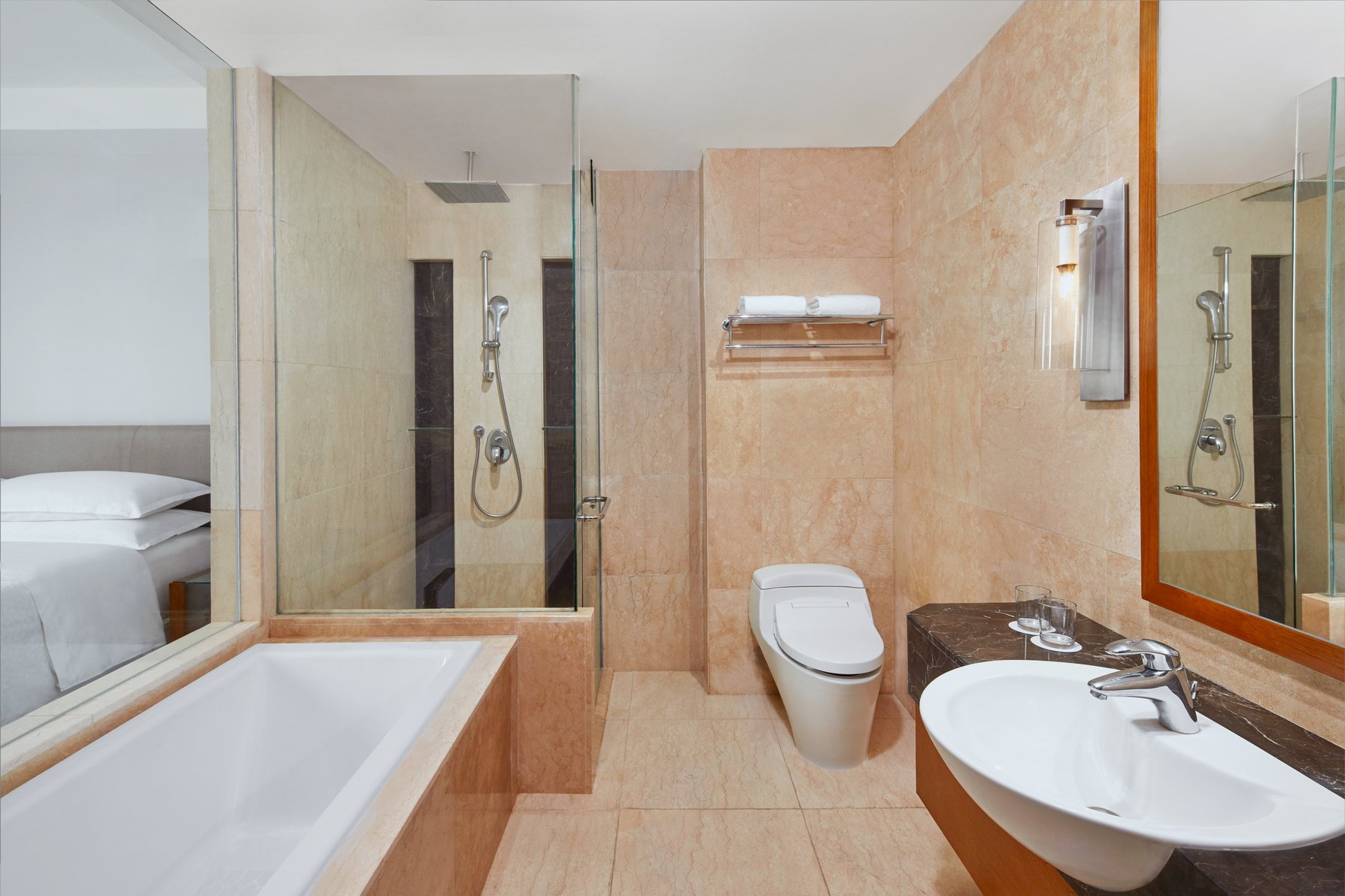 Four Points by Sheraton Manado Room Type - Suite, Guest room, 1 King, City view