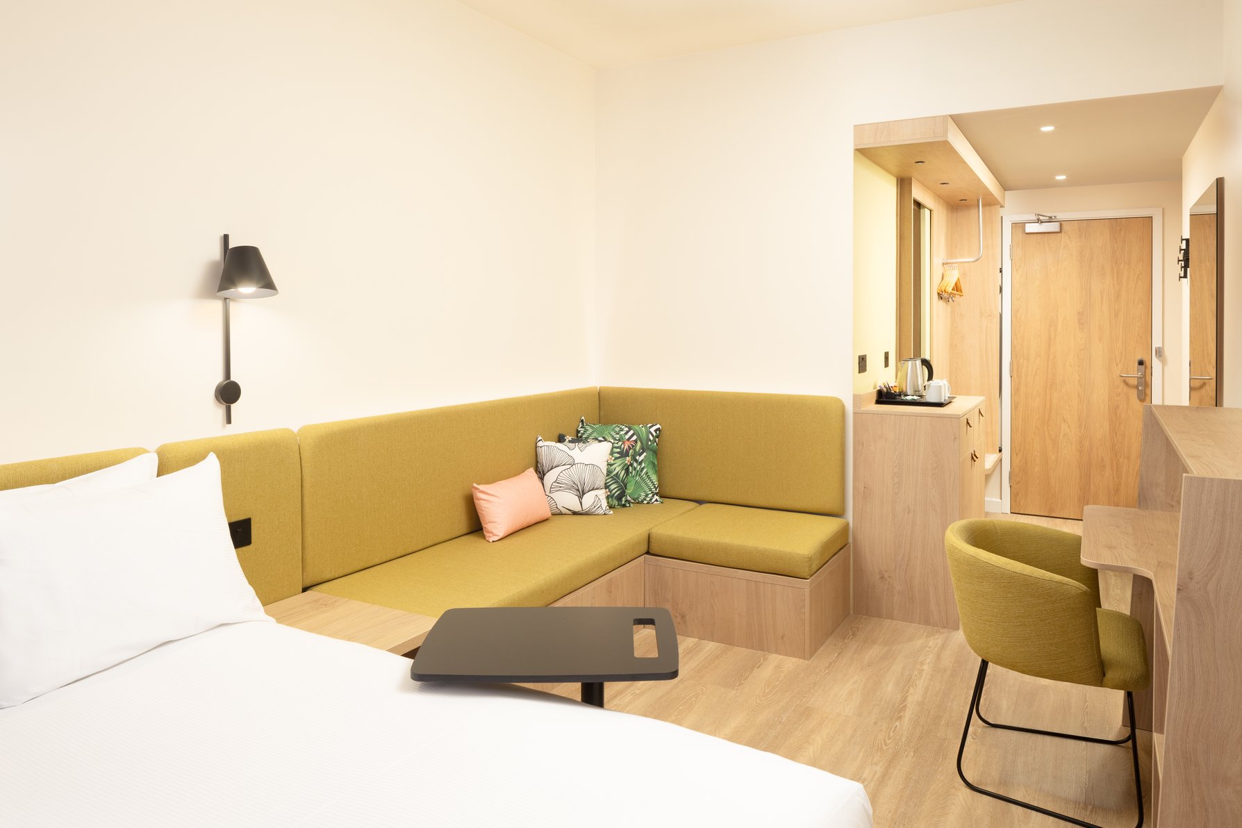 Hampton by Hilton London Old Street Room Type - TWO QUEEN BED RM W NO WDOW