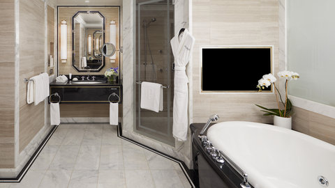 Fifth Avenue Suite Bathroom