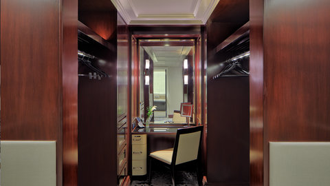 Fifth Avenue Suite Dressing Room