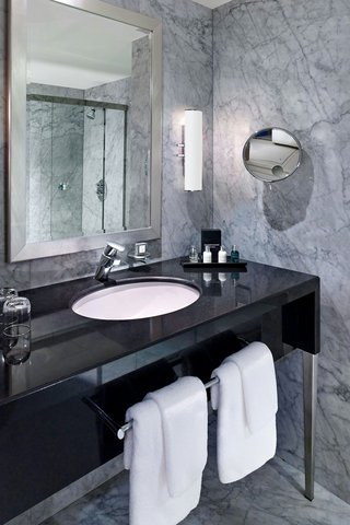 Suite Bathroom – Walk-In Shower