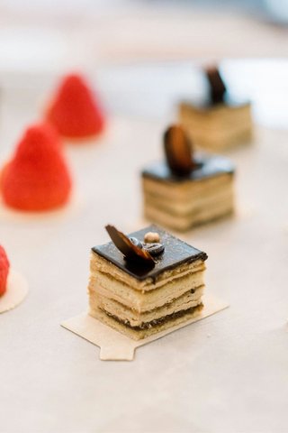 Decorative small desserts
