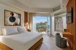 Classic, Guest room, 1 Queen, Inland view, Balcony
