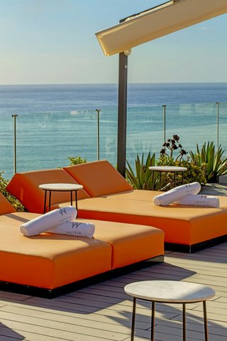 Glow Rooftop Bar - Sunbeds