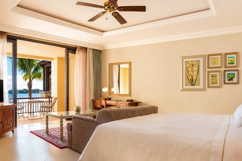 Beachfront Deluxe King Room