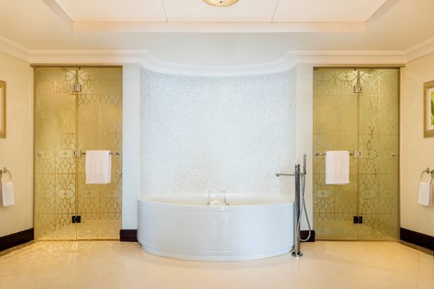 Twin Deluxe Guest Room Room - Bathroom