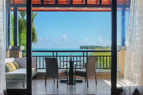 Beachfront Suite Terrace