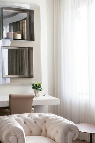 Signature Suite - Living Room