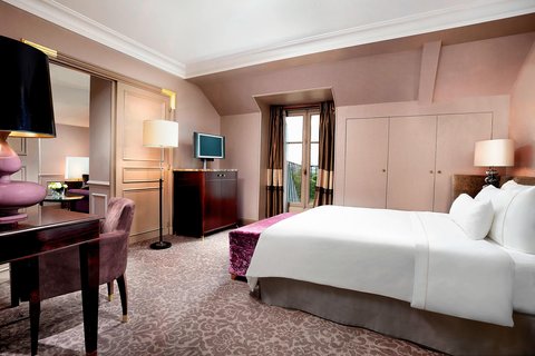 Junior Suite with a View - Bedroom