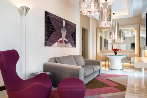 Signature Suite - Living Room