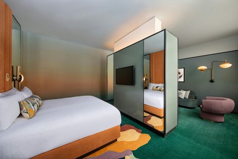 Deluxe Suite -Bedroom