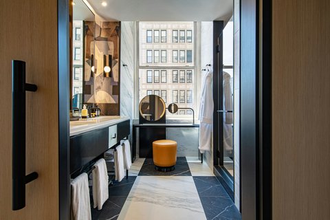 Urban and Premier Corner Suite Bathroom