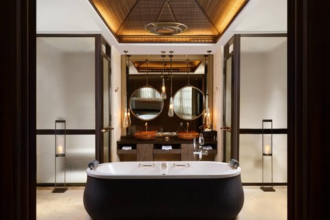 Reserve Suite - Bathroom – Tub