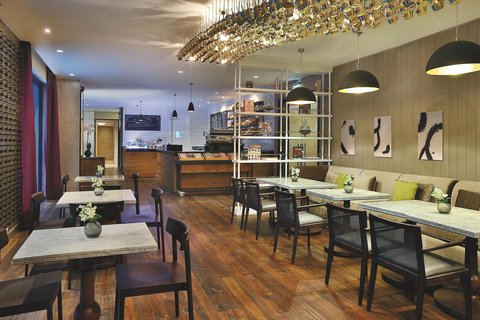 Cake Patisserie & Café