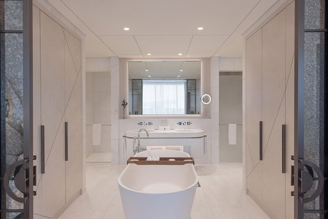 Metropolitan Suite Bathroom