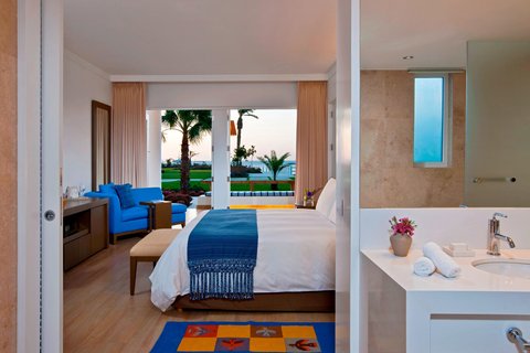 Deluxe Ocean Front King Guest Room