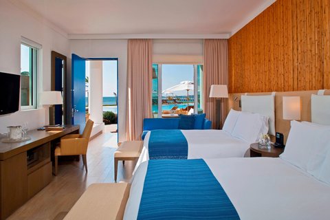 Deluxe Ocean Front Queen Guest Room