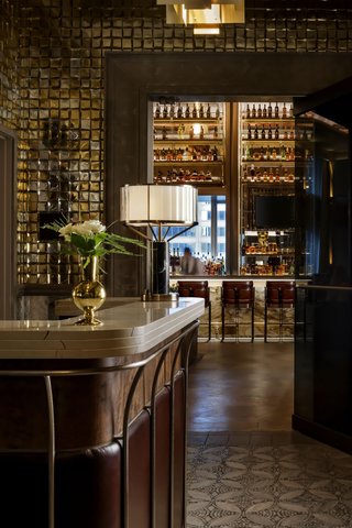 LOUIX LOUIS Grand Bar and Restaurant