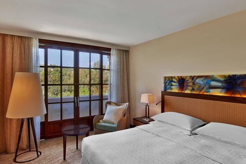 Hole in One Suite Room