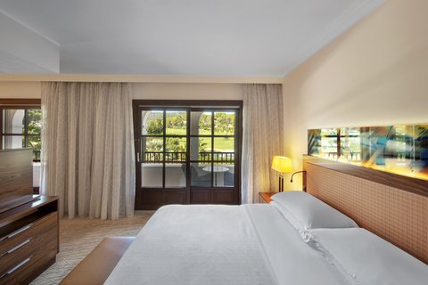 King Sheraton Junior Suite Pool Or Golf View