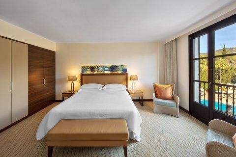 King Sheraton Junior Suite Pool Or Golf View