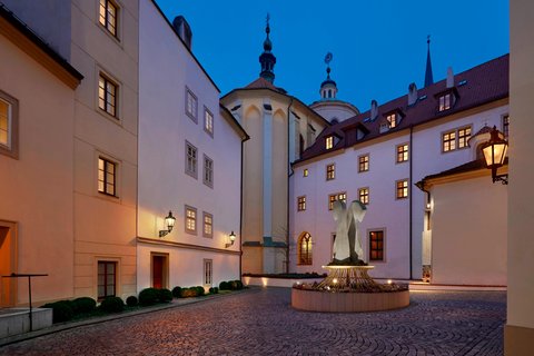Augustine Hotel & St. Thomas Church