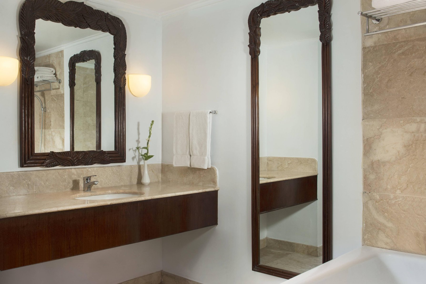 Sheraton Senggigi Beach Resort Room Type - Grand Suite, 1 Bedroom Suite, 1 King, Balcony