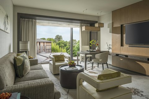 One-Bedroom Premier Suite