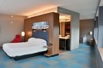 Ultra Savvy, Suite, 1 King, Sofa bed, Memorial Bell view, City view, Corner room, High floor