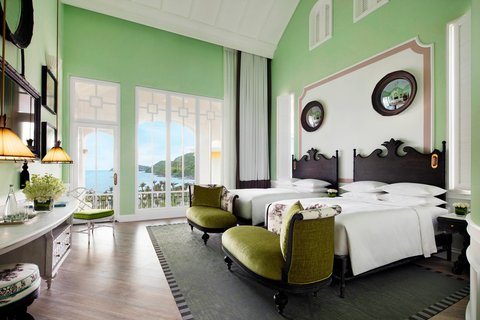 Twin/Twin Emerald Bay View Guest Room