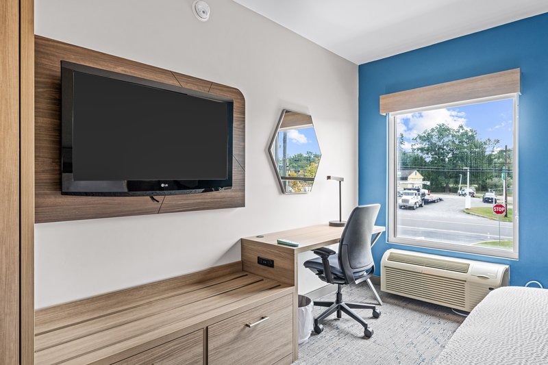 HOLIDAY INN EXPSTES CARNEYS PT