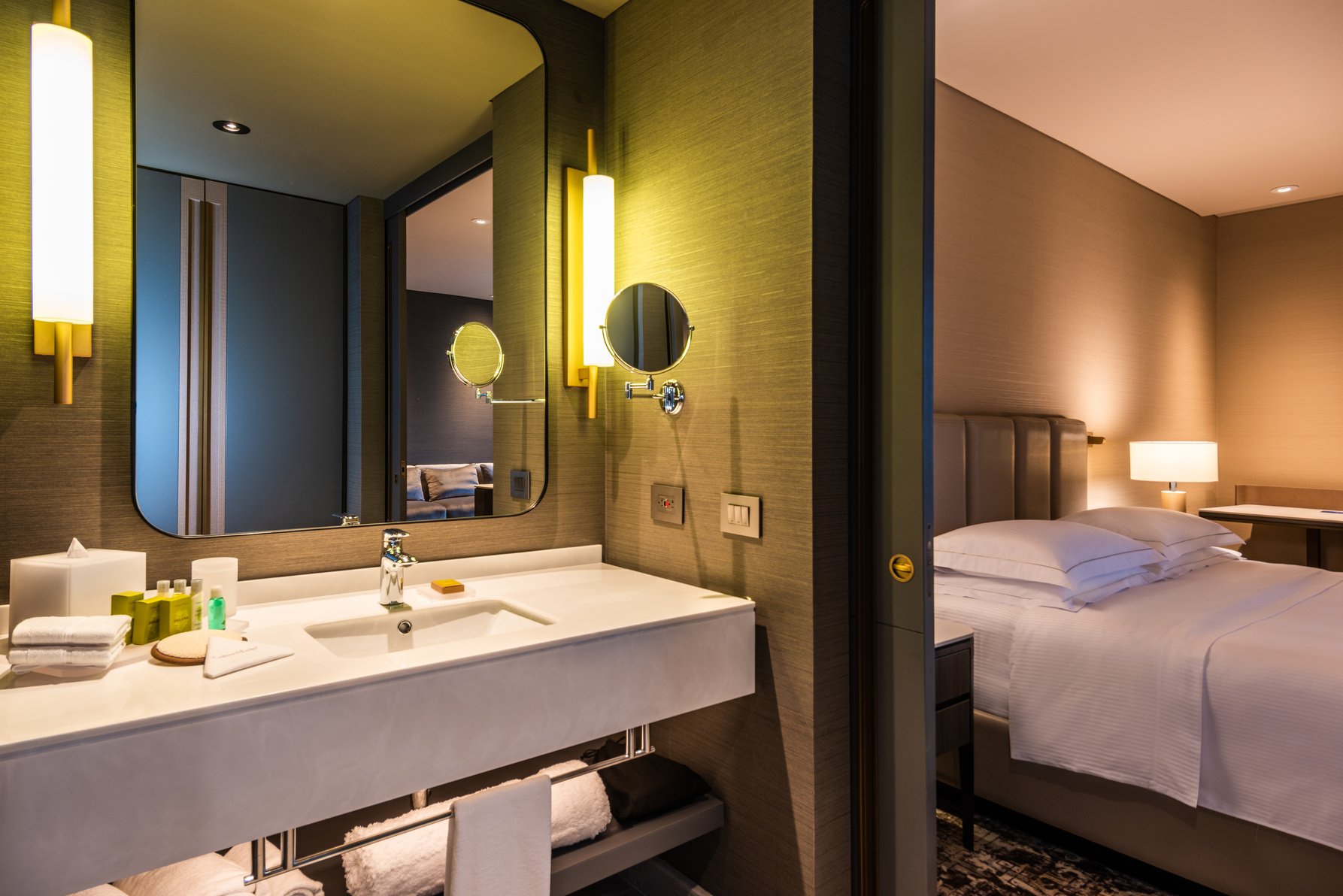 Hilton Bogota Corferias Room Type - 1 KING STUDIO EXEC FLOOR