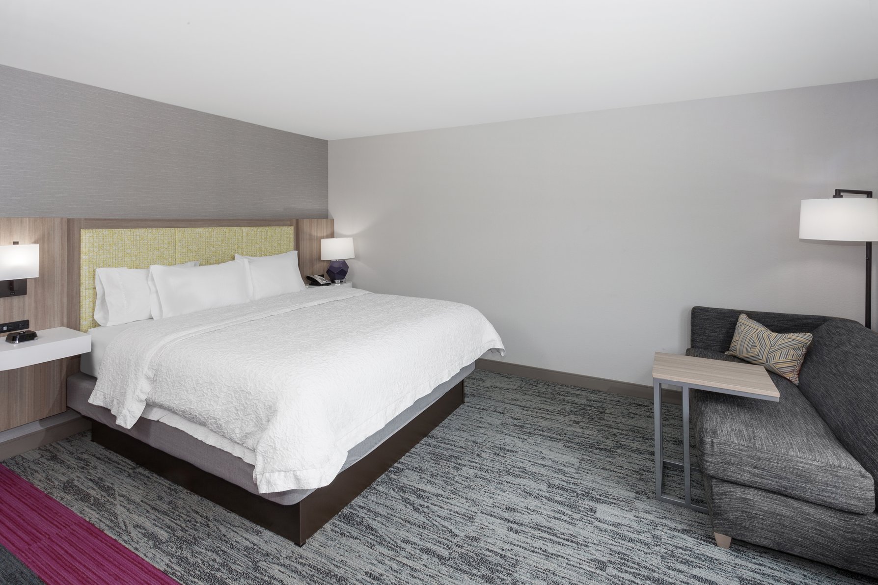 Hampton Inn & Suites Rocky Hill-Hartford South, CT Room Type - KING ROOM W FRIDGE NS