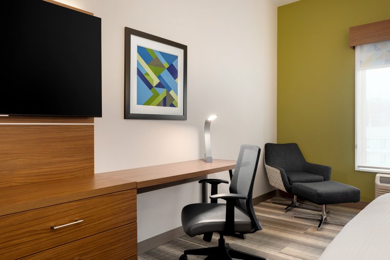 Holiday Inn Express and Suites Dalton – Market St