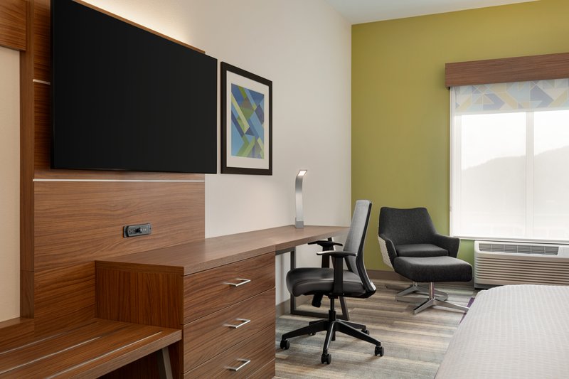 Holiday Inn Express and Suites Dalton – Market St