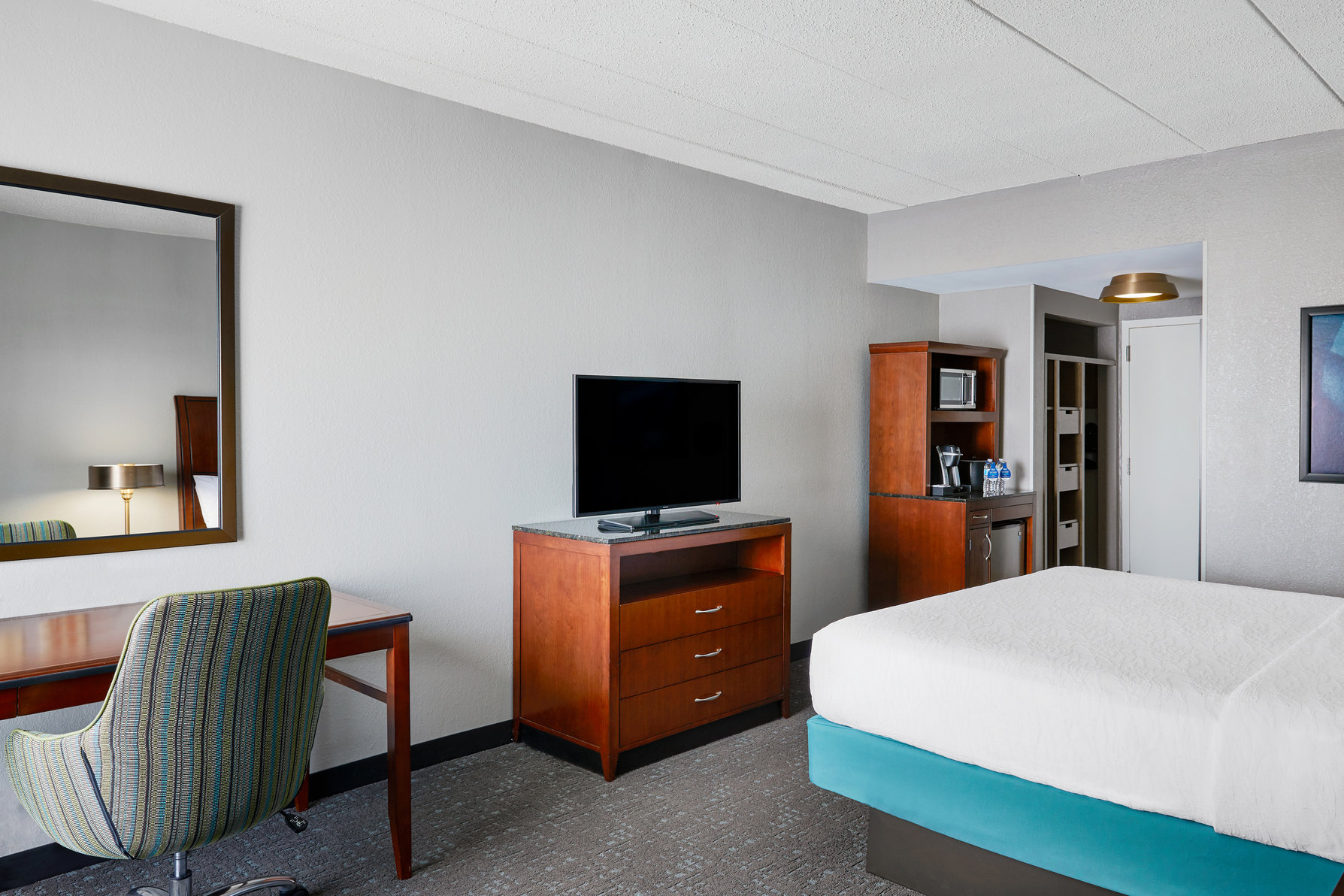 Hilton Garden Inn Allentown West Room Type - 1 KING ACC RM W BATHTUB