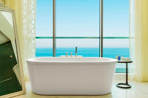 Royal Suite Bathroom - Tub