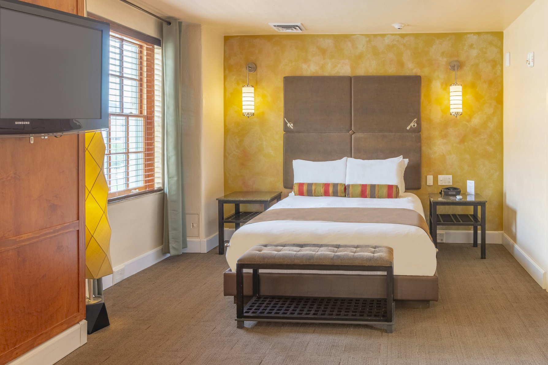 Hotel Andaluz Albuquerque, Curio Collection by Hilton Room Type - 1QN MOB HEAR ACC RI SHWR